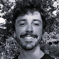 Tomás Solazzi, filólogo y escritor. Además, estudié antropología. Entreno jugadores de tenis y dirijo teatro. Doy paseos en bicicleta. Autor en Cultugrafía, difusión y crítica cultural.
