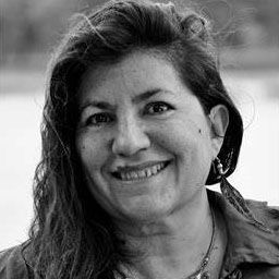 Teresa Ruiz Rosas. Autora en Cultugrafía, revista digital de difusión y crítica cultural. Traductora de obra como la de ernst david kaiser