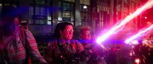 Fotograma del reboot femenino de los Cazafantasmas (Ghostbusters). Utilizada para hablar de las nuevas políticas de inclusión en el cine y la televisión.