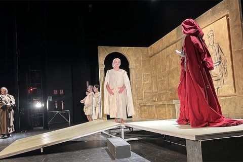 Imagen de la obra teatral Enrique IV. Escenificada en el Teatro Capitol de Cieza. Artes escénicas y difusión de la cultura en Cultugrafía.
