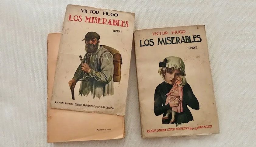 Los miserables de Victor Hugo. Edición Sopena, 2 tomos (1935).
