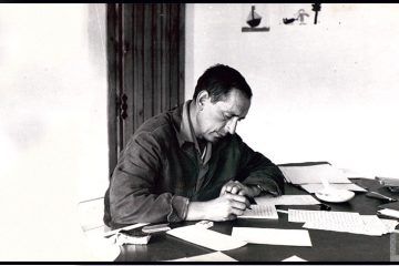 Miguel Delibes en su despacho de Sedano en Burgos (1966). Fuente: Biblioteca Nacional de España. Crítica de la novela Cinco horas con Mario.