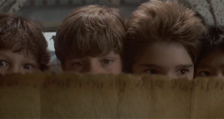 Los Goonies (1985), dirigida por Richard Donner y escrita por Chris Columbus.