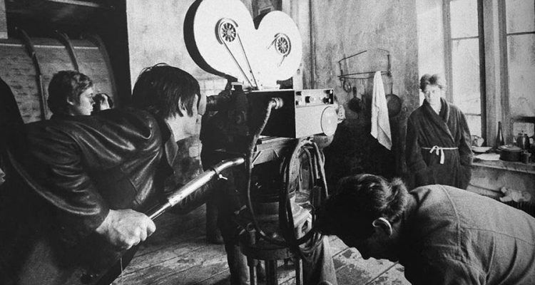 Andrei Tarkovski en el rodaje de Stalker (1979). Cultugrafía, difusión y crítica cultural. Análisis cinematográfico y crítica de películas.