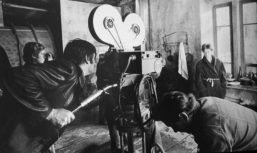 Andrei Tarkovski en el rodaje de Stalker (1979). Cultugrafía, difusión y crítica cultural. Análisis cinematográfico y crítica de películas.