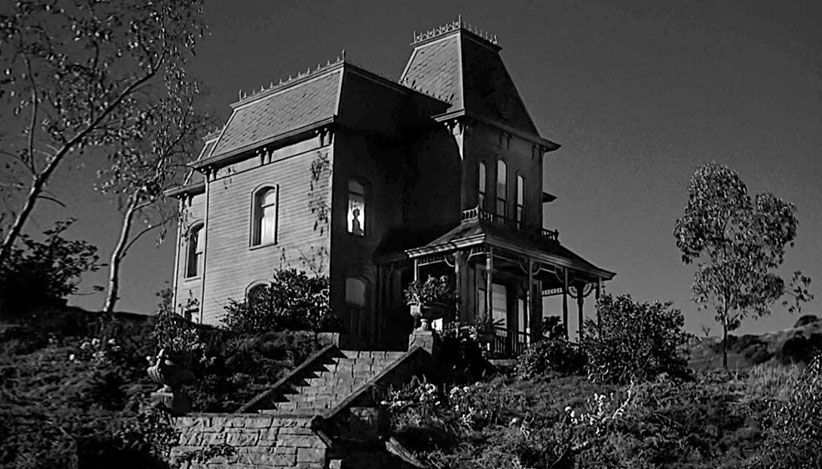 La casa de Psicosis, de Norma y Norman Bates. Análisis de libro y película. Comparación.