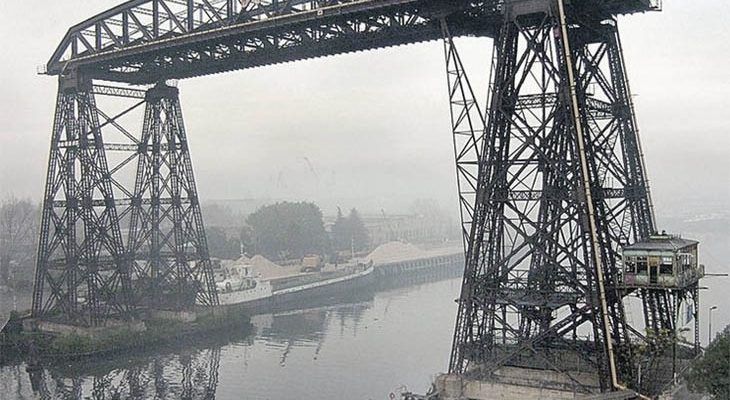 Puente transbordador Nicolás Avellaneda desde Dock Sud a La Boca, Buenos Aires.
