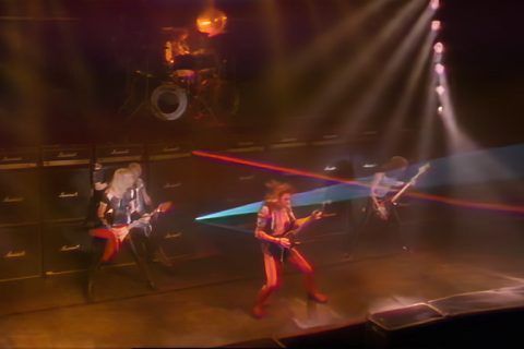 Fotograma videoclip Freewheel Burning de Judas Priest.