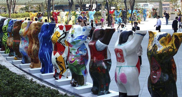 United Bears en Tokio, Roppongi Hills, 2005. Cultugrafía, difusión y crítica cultural.