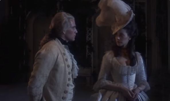 Barry Lyndon de Stanley Kubrick. Una de las escenas más bellas de esa obra de arte llamada Barry Lyndon (1975) es la del cortejo de Barry a Lady Lyndon. Ella sí que está enamorada. Él, aunque lo estuviera, esconde otra “pasión”, la de ascender en la “escala social”, su verdadero objetivo.