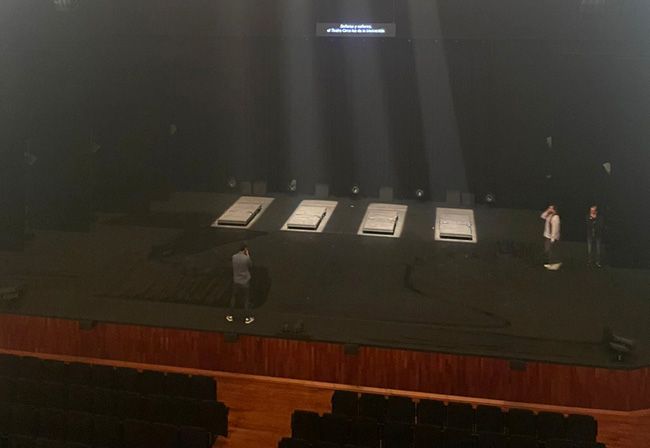 Durante los preparativos de Cría cuerdos, Pepe Galera (director), Juanfran (jefe de sala) y Javier Ruano probando el recorrido debinicio.