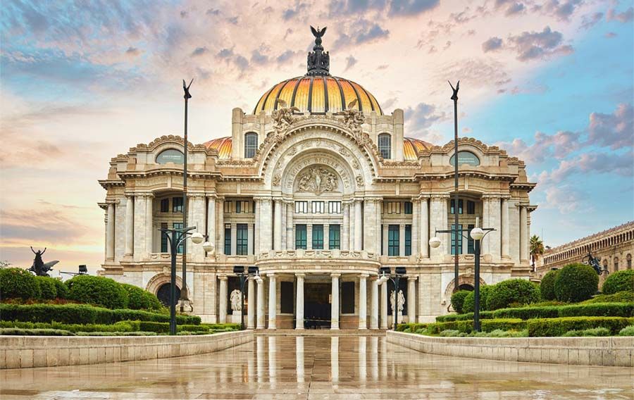 Palacio de Bellas Artes en Ciudad de México. Cultugrafía, difusión y crítica cultural. Turismo y gastronomía.