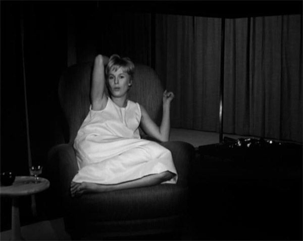 El momento de Persona en el que Alma le cuenta a Elisabet el encuentro sexual en la playa. La maestría de Bergman y sus actrices de nuevo en escena, no es necesaria la explicitud a través de flashback, puesto que ésta es colmada con la narración de Alma.