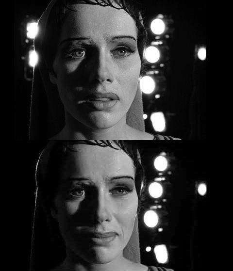 Estos dos fotogramas se corresponden con el momento en el que la actriz Elisabet Vogler (Liv Ullmann) deja de hablar durante una representación teatral. En la primera imagen se percibe bloqueo, sorpresa, incertidumbre o, incluso, miedo en su rostro; sin embargo, la segunda no resulta tan fácil de interpretar, y desprende cierta ambigüedad, ¿el gesto o la mueca es de alivio, alegría…o tristeza? Persona de Ingmar Bergman