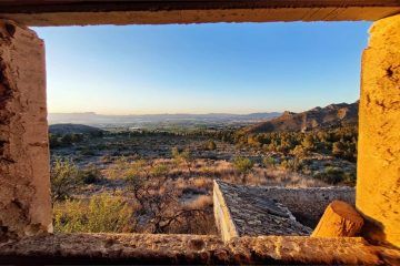 Vistas a la vega de Segura desde la casa del Madroñal, escenario de la novela El sueño de una vida.