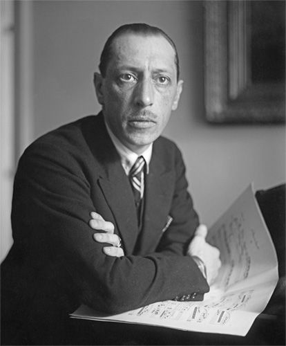 	Muchos compositores y compositoras consideraban (y consideran) que la música 	sólo expresa música. En la imagen el compositor ruso Ígor Stravinsky (1882-1971). La música para hacernos mejores personas. La música como música. Manifestación sonora.