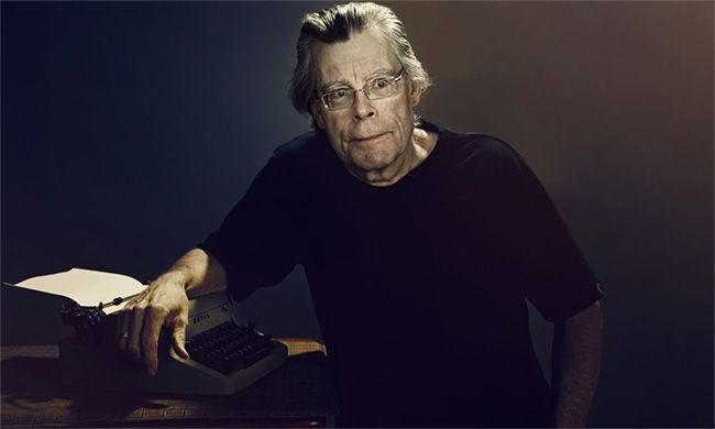 Stephen King fue encargado de mantenimiento antes de convertirse en escritor de éxito. Reseña de La duda, obra literaria de Emilio Moya.