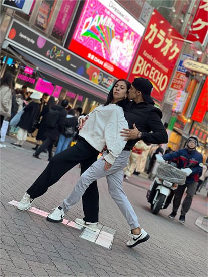 Actualmente se encuentran bailando en Japón, agasajados por una cultura tan
diferente y cercana a la vez, que ha ceñido al tango como propio.